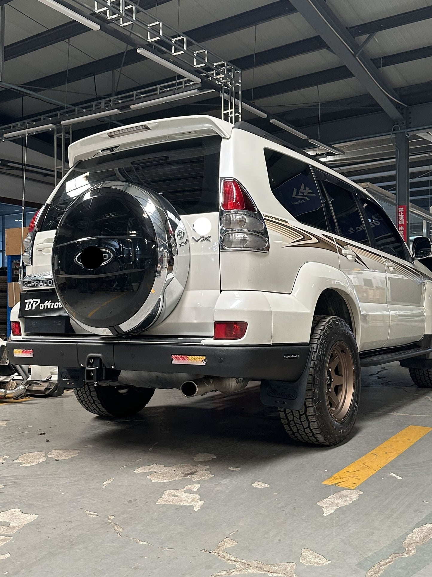 Rear invisible bumper for LC120