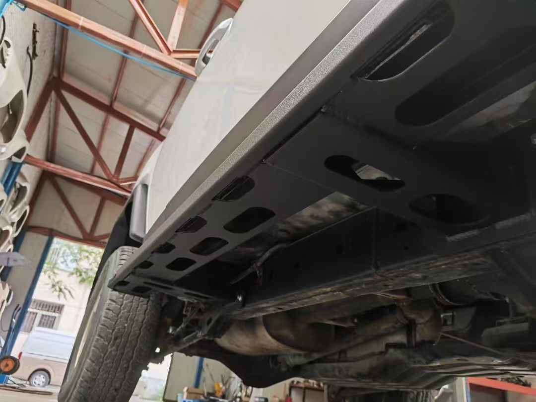 Suitable for LC120 side protection bar bottom B