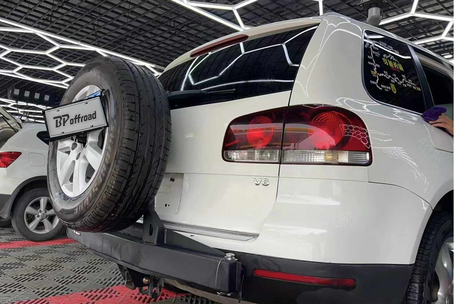Touareg tire rack