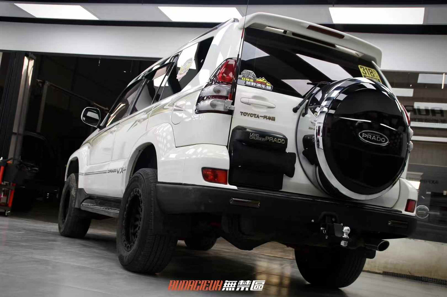 Rear invisible bumper for LC120