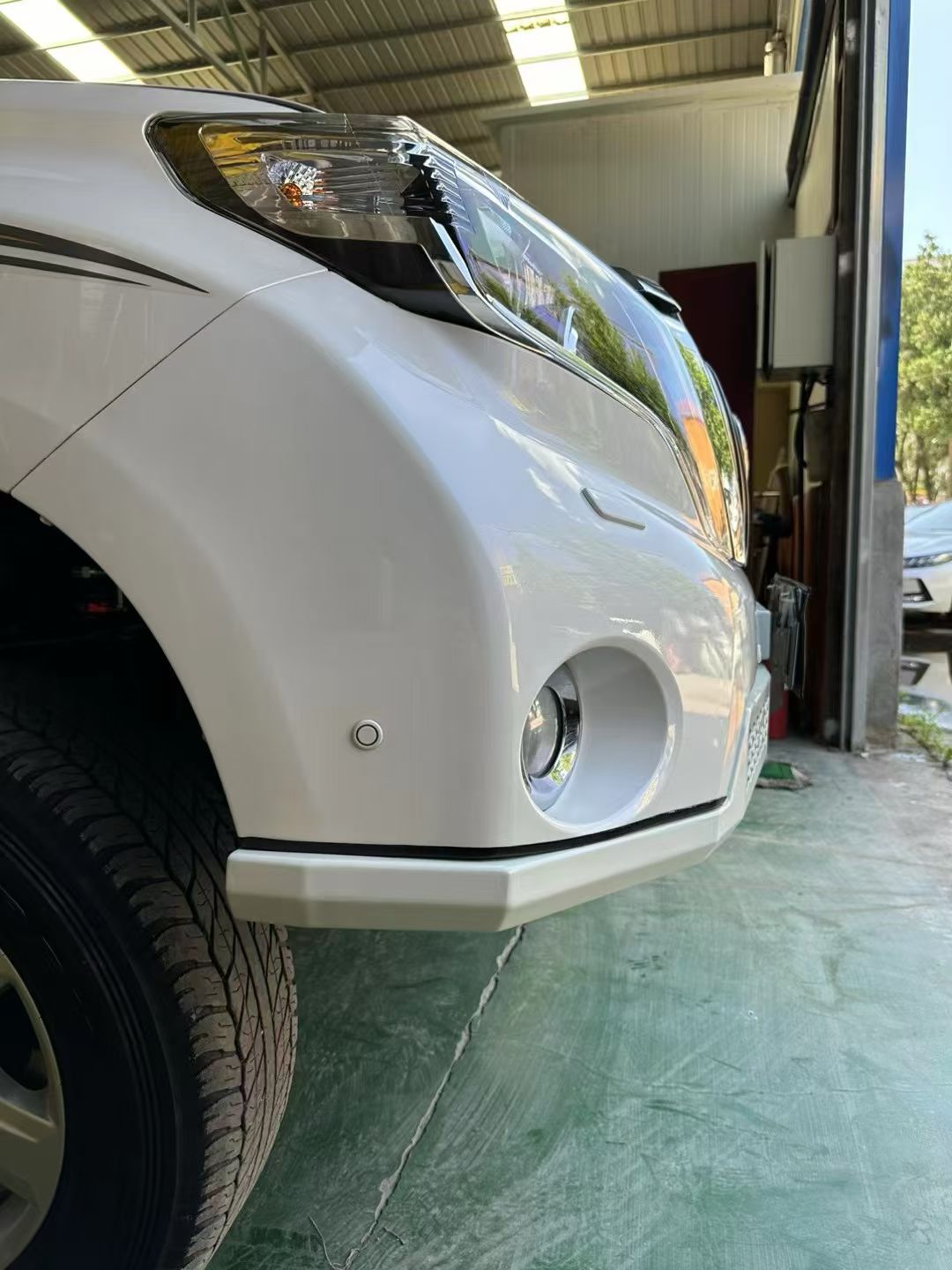 2014-2017 LC150 J150 Invisible front bumper-B white