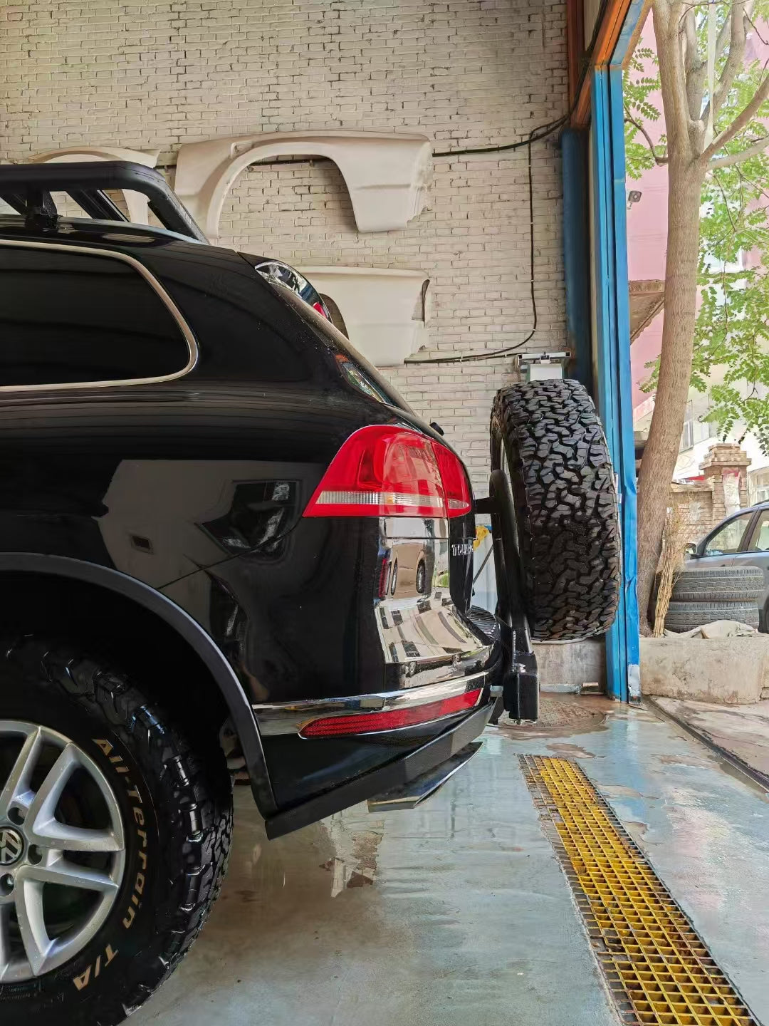 Volkswagen Touareg(11-18)Rear Bumper Guard