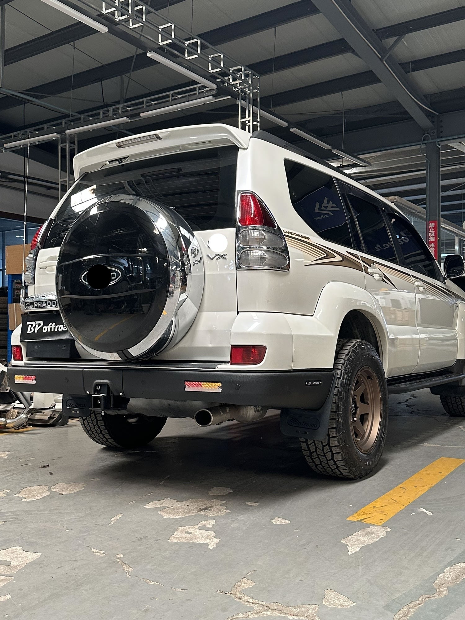 Rear invisible bumper for LC120