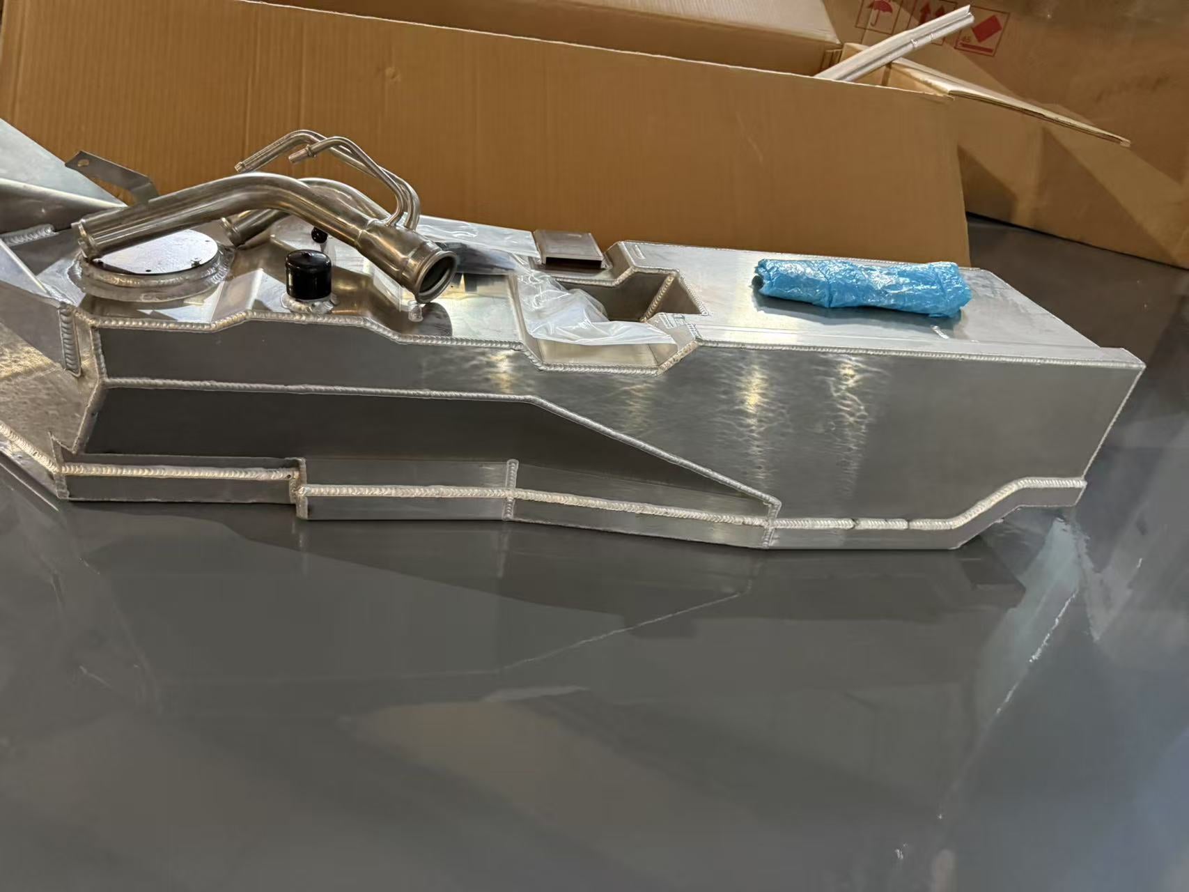 Jeep Wrangler JL V8  6.4  auxiliary fuel tank