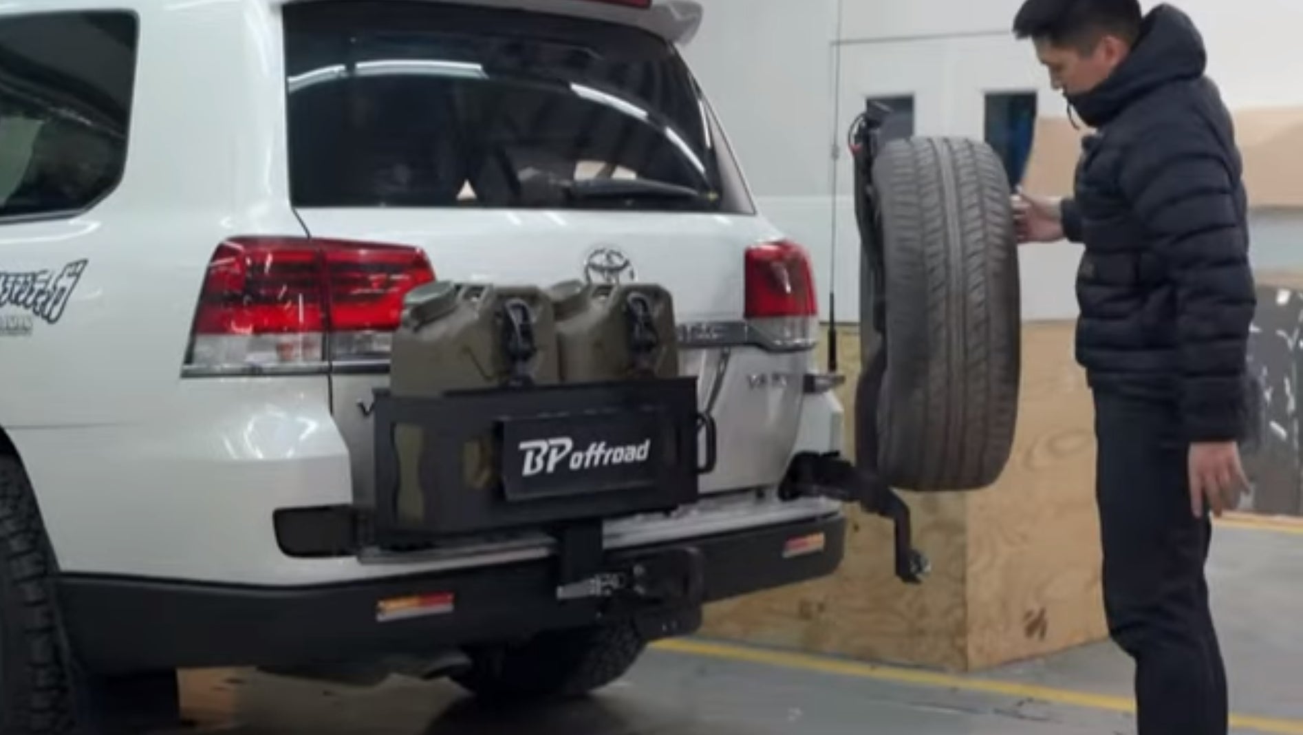 Load video: LC200 spare tire carrier and bucket carrier.Same style as LX570. Can be installed on original bumper