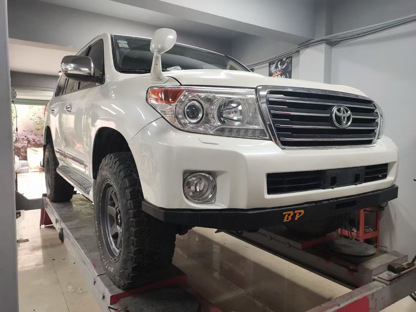 Front Bumper  For Toyota Land Cruiser LC200 12-15