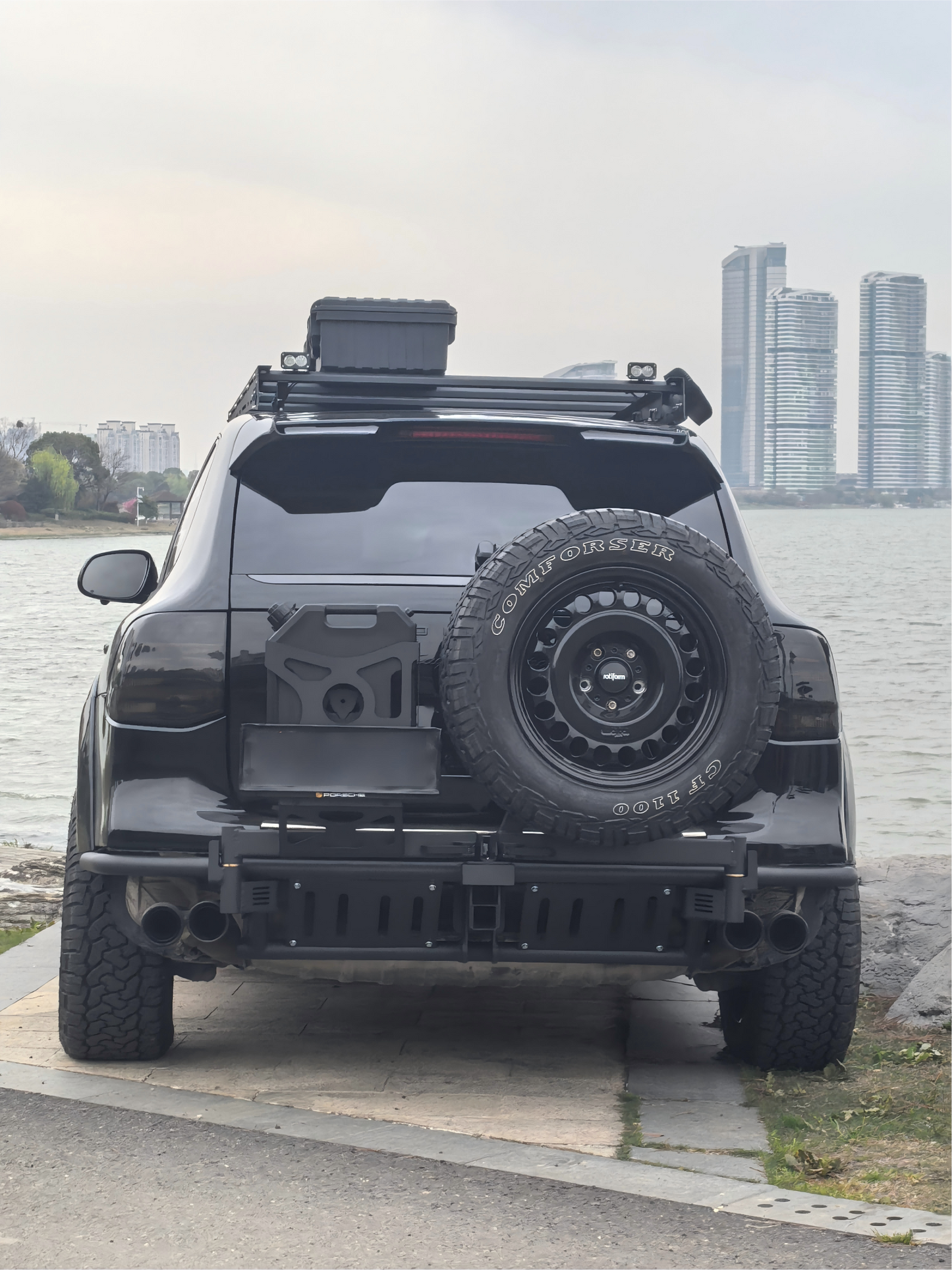 Porsche Cayenne 957/958 Rear Dual-Axis Offroad Bumper with Tire Carrier