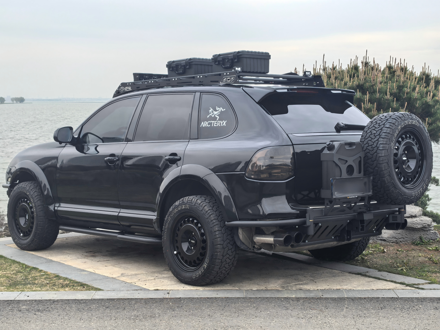 Porsche Cayenne 957/958 Rear Dual-Axis Offroad Bumper with Tire Carrier